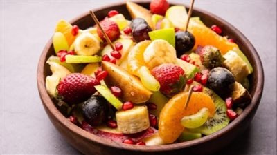 حضري سلطة فواكه الشتاء لتخفيف الوزن والاستمتاع بنكهات صحية