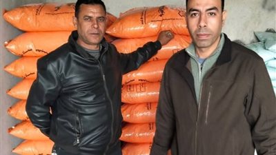 ضبط طن سماد محظور تداوله بالأسواق و3000 كيس مكرونة مجهولة المصدر بالبحيرة