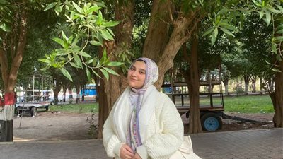 طالبتين بكلية الالسن جامعة سوهاج تحصلان علي منحة دراسية بألمانيا