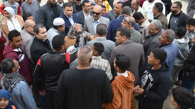 محافظ السويس يتفقد حي المختار بحي فيصل لمتابعة المرافق والنظافة والخدمات 
