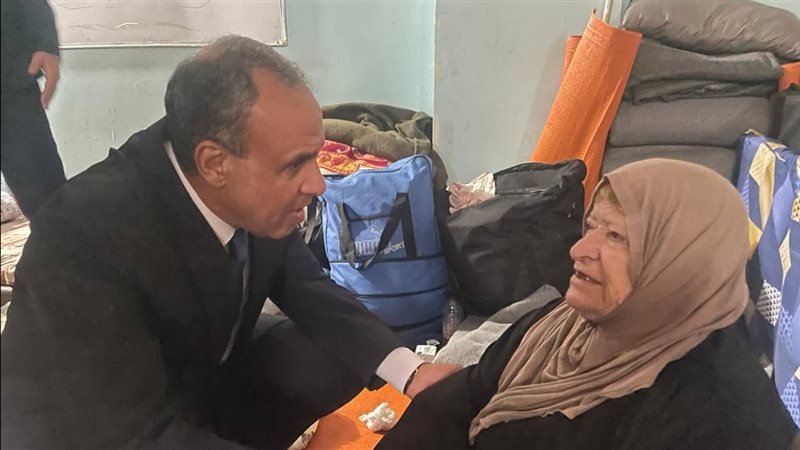 وزير الخارجية يزور