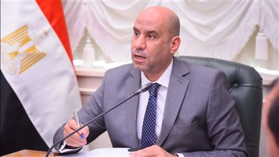 وزير العمل يعتمد صرف 3.32 مليون جنيه منحًا لضحايا حوادث العمالة غير المنتظمة 
