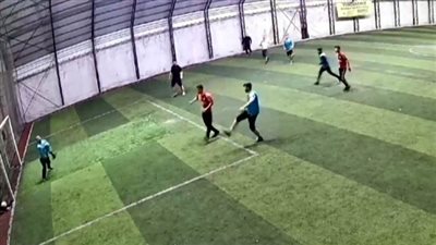 فيديو.. مصرع حارس مرمى تصدى لتسديدة بصدره في تركيا 