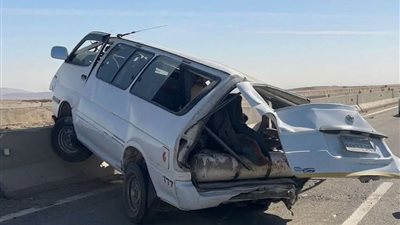 مصرع شخص وإصابة 12 في حادث انقلاب سيارة ميكروباص بطريق السخنة بالسويس