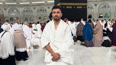 محمود تريزيجيه يؤدي مناسك العمرة بعد مباراة مصر والسعودية: «الحمدلله»