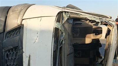 نجاة 12 راكبا من الموت في انقلاب ميكروباص بطريق نقادة – الأقصر