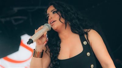 بعد أزمة الألفاظ الخارجة.. سارة الزكريا تعود للغناء في مصر