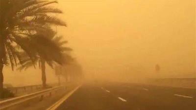 رياح مثيرة للأتربة وانخفاض طفيف في درجات الحرارة.. تفاصيل الطقس اليوم