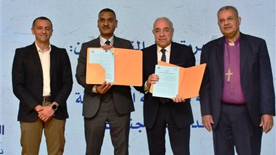 محافظ أسوان يشهد توقيع بروتوكول تعاون بين المحافظة والهيئة القبطية الإنجيلية