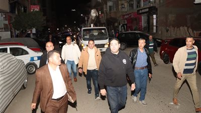 نائب محافظ بنى سويف يتابع ميدانيًا تفعيل غلق المحال والمنشآت التجارية 