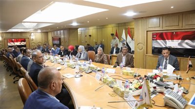   محافظ قنا: الارتقاء بالمستوى البيئي هدف استراتيجي في المرحلة المقبلة