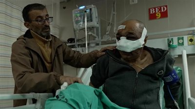 أرض الضفة كلها لنا.. جندي إسرائيلي يخنق مصور CNN ويطرحه أرضا (فيديو)