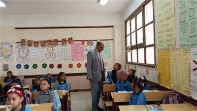وكيل وزارة التعليم بقنا يتفقد المدارس لضمان انتظام سير العملية التعليمية 