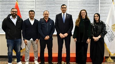 وزير الشباب والرياضة يلتقي وفد الاتحاد الدولي للريشة الطائرة