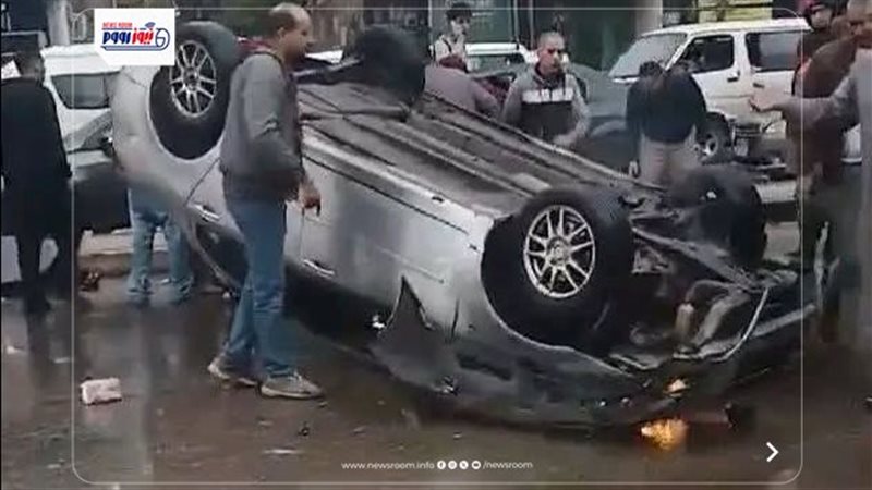 انقلاب سيارة أعلى