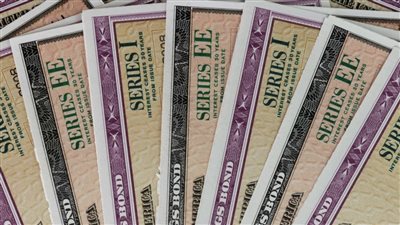   السندات العالمية تتجه لتسجيل أكبر خسارة شهرية منذ أكثر من عام