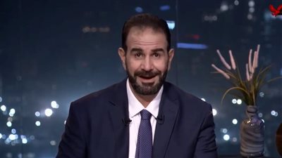 تمسكوا بلغتكم العربية.. المنيسي يفتح النار على مراسلي القنوات الرياضية  