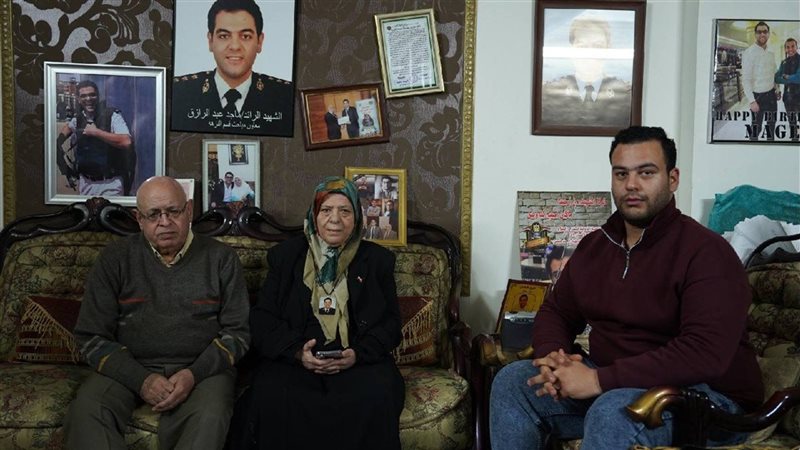 والد و والدة الشهيد