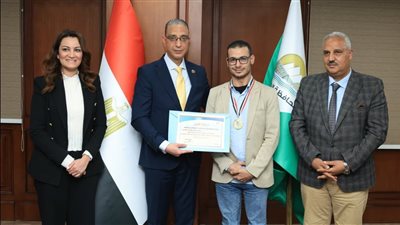 محافظ الجيزة يكرم