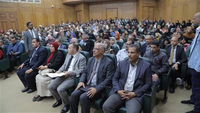 263 شكوى وطلبا أمام محافظ قنا.. لقاء مفتوح لتعزيز جودة الخدمات الحكومية