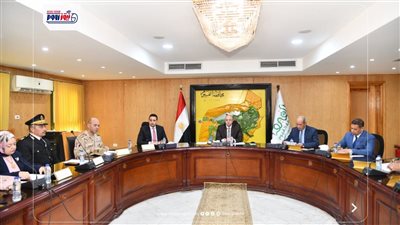 محافظ الفيوم يترأس أول اجتماع تنفيذي ويستعرض خطة استثمارية بـ855 مليون جنيه