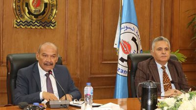 السويس: التعاون بين الجامعة والمحافظة لتعزيز ربط البرامج الدراسية بسوق العمل