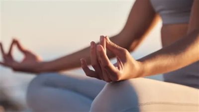 هل تعانين الأرق.. اليوجا تكون الحل الطبيعي لنوم أفضل