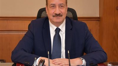 محافظ بورسعيد: تيسير الخدمات للمواطنين بالمصالح الحكومية على رأس أولويات العمل