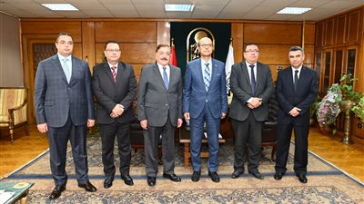 رئيس جامعة أسيوط يستقبل وفد محكمة استئناف أسيوط لتعزيز التعاون المشترك