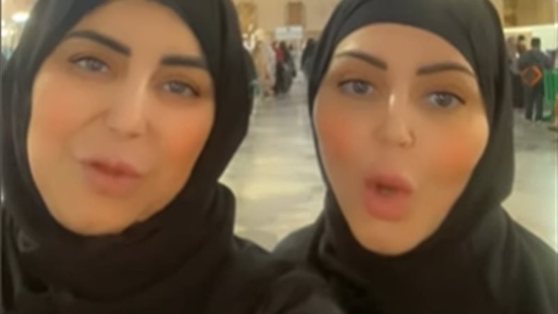 إيناس النجار وشقيقتها