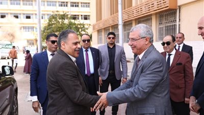 مجلس جامعة الزقازيق يشيد بجهود الجهاز التنفيذي في مواجهة التقلبات الجوية