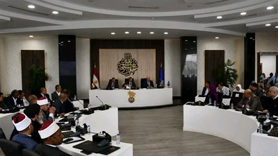 محافظ أسوان يكلف بالإسراع بمعدلات تنفيذ المشروعات المدرجة بالخطة الإستثمارية