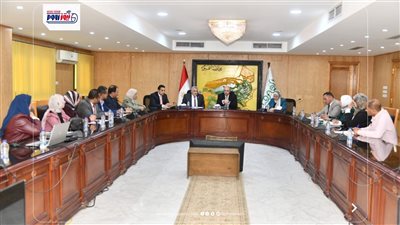 محافظ الفيوم يناقش الخطط المستقبلية لإعادة التوازن البيئي لبحيرة قارون