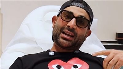 أحمد سعد يزيل وشمه: 