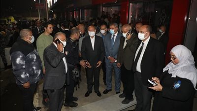 محافظ القاهرة: الحماية المدنية سيطرت على حريق مخزن الملابس بشارع سرايا القبة
