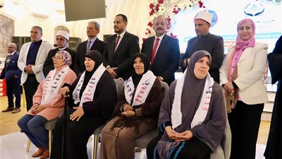 حزب الجبهة الوطنية بالسويس منح 4 رحلات عمرة للأمهات المثاليات بالقرعة