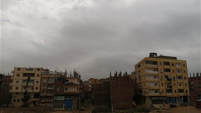نشاط رياح وأتربة عالقة وغيوم وتوقعات بسقوط أمطار.. تفاصيل طقس السويس