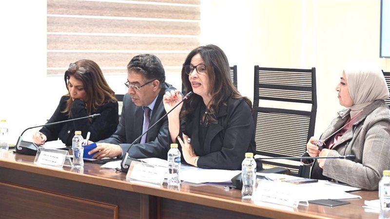 وزيرة الثقافة 