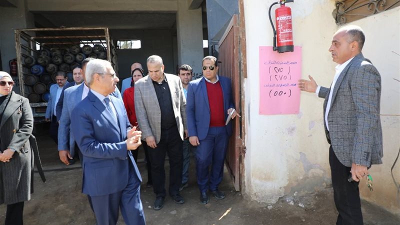 محافظ بنى سويف بداخل