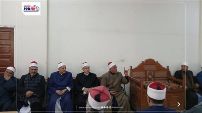 مدير أوقاف الفيوم يجتمع بمديري الإدارات لمناقشة الانضباط الدعوي وترشيد الكهرباء