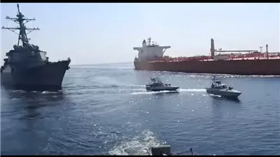 إيران تتحكم بحركة الملاحة في هرمز.. 15 سفينة تعبر خلال 24 ساعة