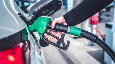 هدوء في محطات الوقود.. استقرار أسعار البنزين والسولار والبوتاجاز اليوم 