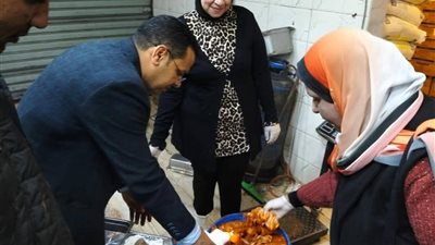 حملة تموينية مكبرة في حي فيصل بالسويس لضبط الأسواق وإغلاق المحال المخالفة