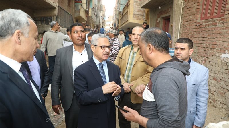 محافظ بنى سويف أثناء