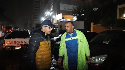 متابعة الأمطار .. رئيس شركة الصرف الصحي بالإسكندرية يتابع ميدانيا