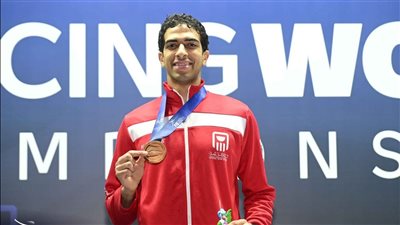وزير الشباب والرياضة يهنئ أحمد هشام ببرونزية بطولة العالم للسلاح بالبرازيل 