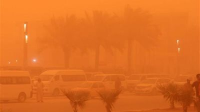 عاصفة ترابية عنيفة تضرب مصر والرؤية تنخفض لأقل من 500 متر