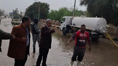 محافظ بني سويف يوجه برفع كفاءة الاستجابة بالقطاعات لتداعيات سقوط الأمطار 