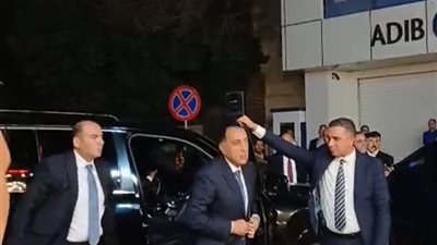 رئيس الوزراء مصطفى مدبولي يقدم العزاء للمهندس أحمد عز في وفاة والدته