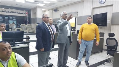نائب محافظ سوهاج يتابع تداعيات موجة الطقس السيئ من غرفة السيطرة والتحكم